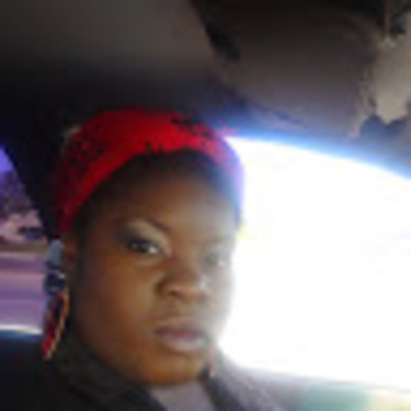 Meet your Posher, April - Picture 1 of 2